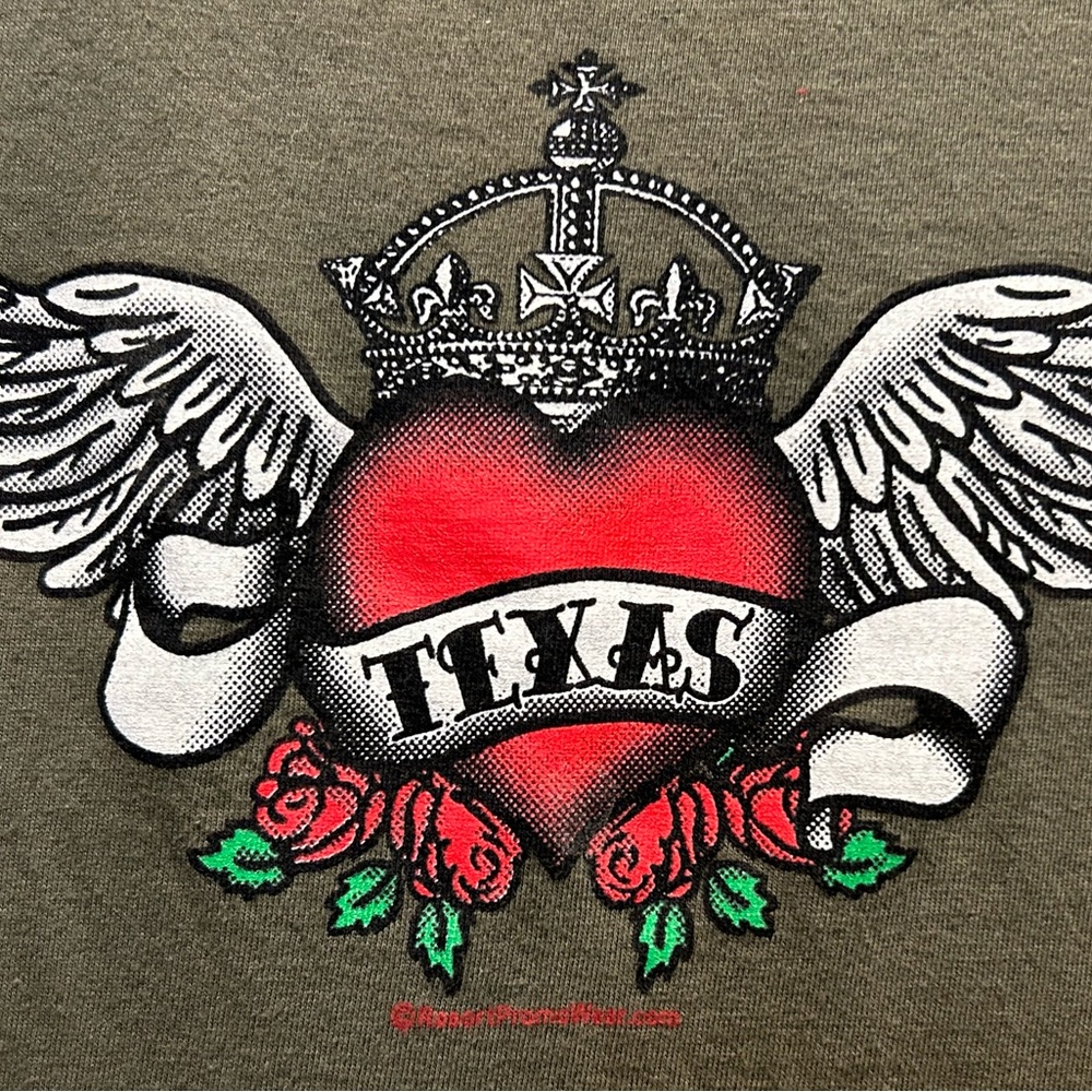 $7 or 2/$10 tshirt sale: Vintage Y2K Texas graphic with crown & wings western